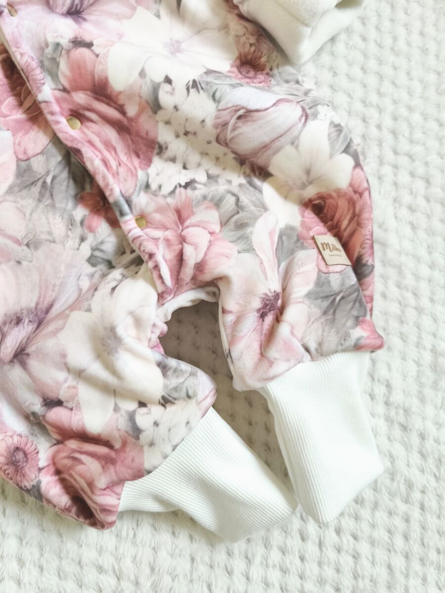 Kombinezon welurowy pudrowe kwiaty - obrazek 4