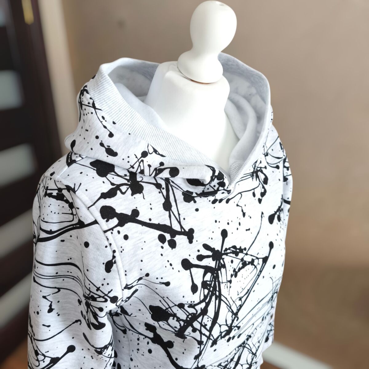 Bluza chłopięca kleksy na szarym - obrazek 5