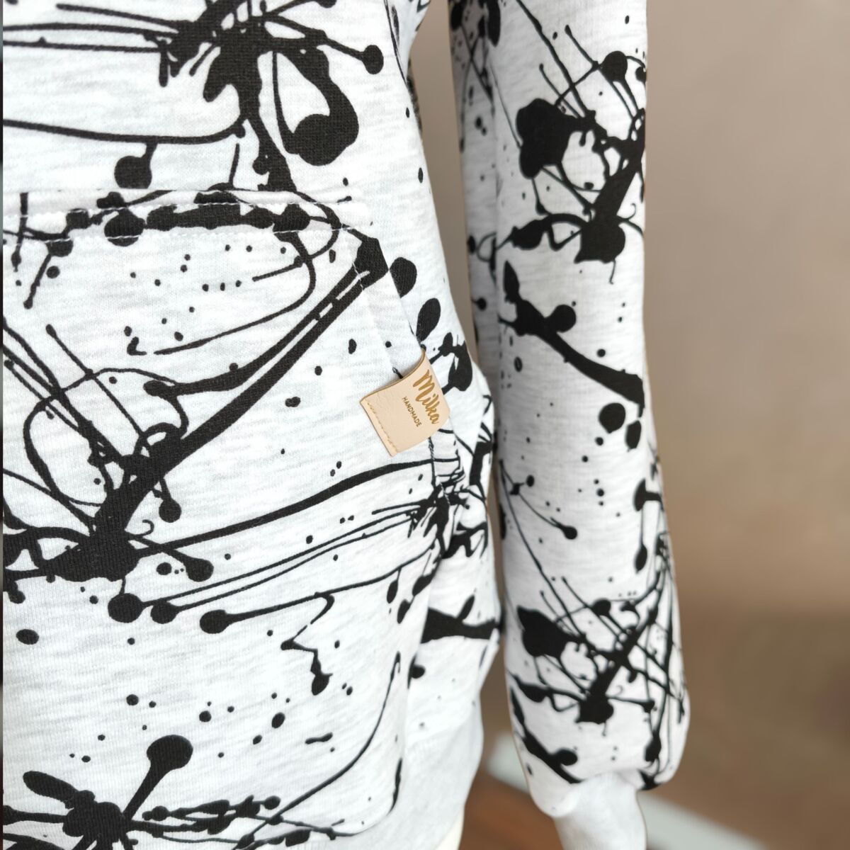 Bluza chłopięca kleksy na szarym - obrazek 3